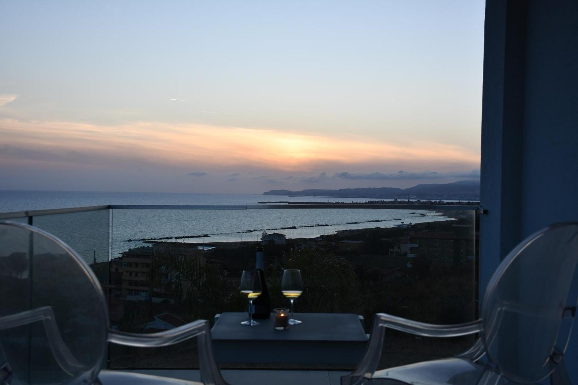 Terrazze Naos Hotel อากริเจนโต ภายนอก รูปภาพ
